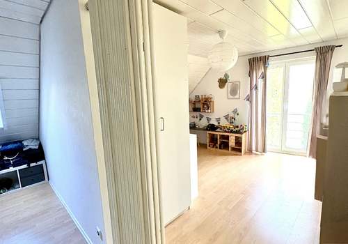 Schlafzimmer DG mit Ankleide