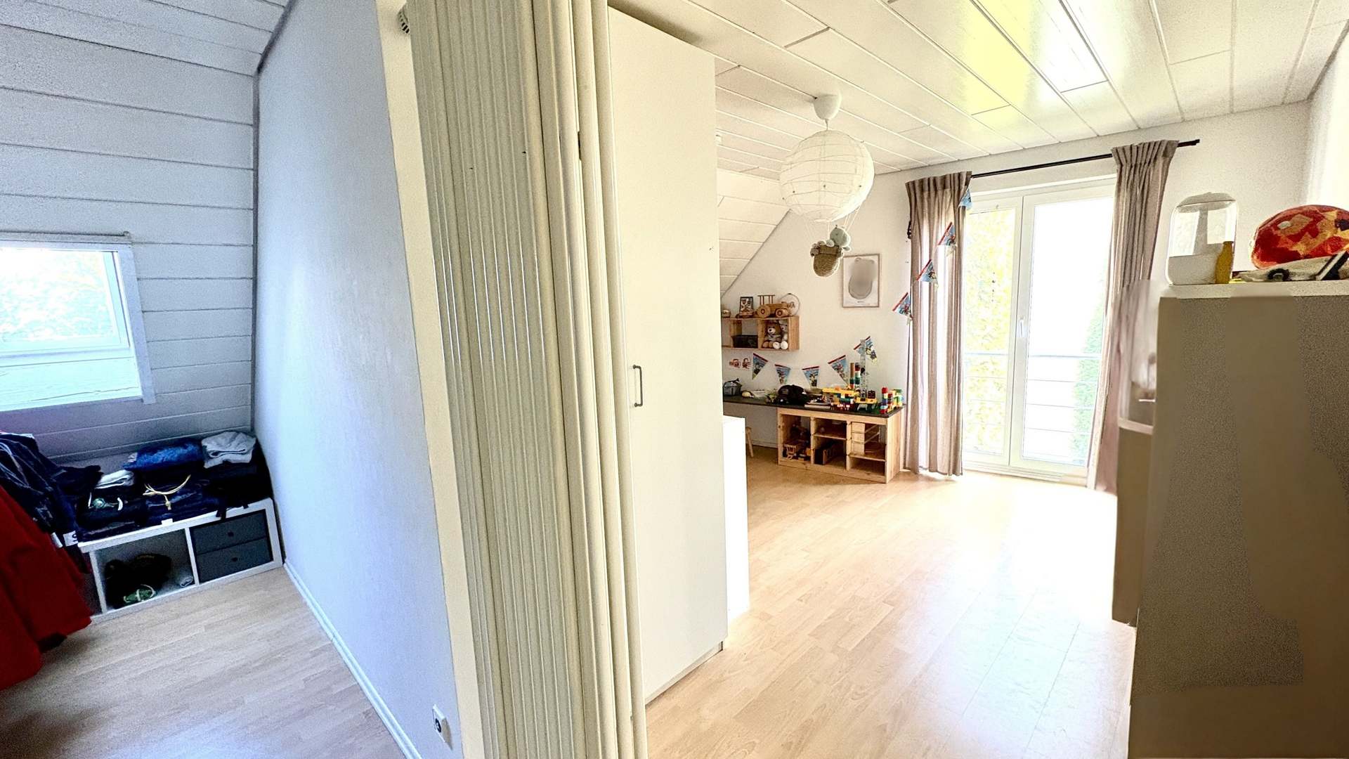 Schlafzimmer DG mit Ankleide