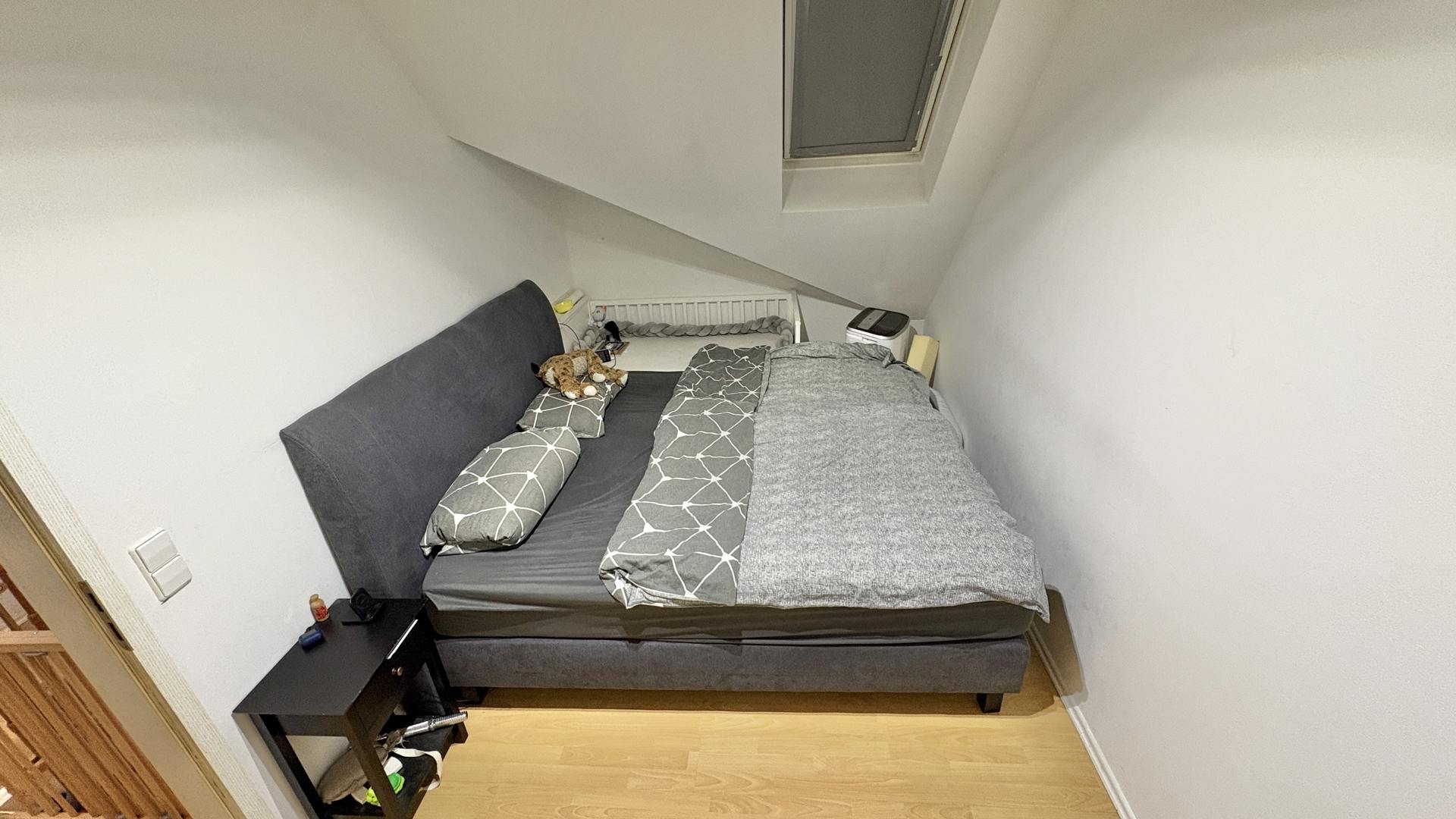 Zimmer DG mit Zugang zum Fitnessraum