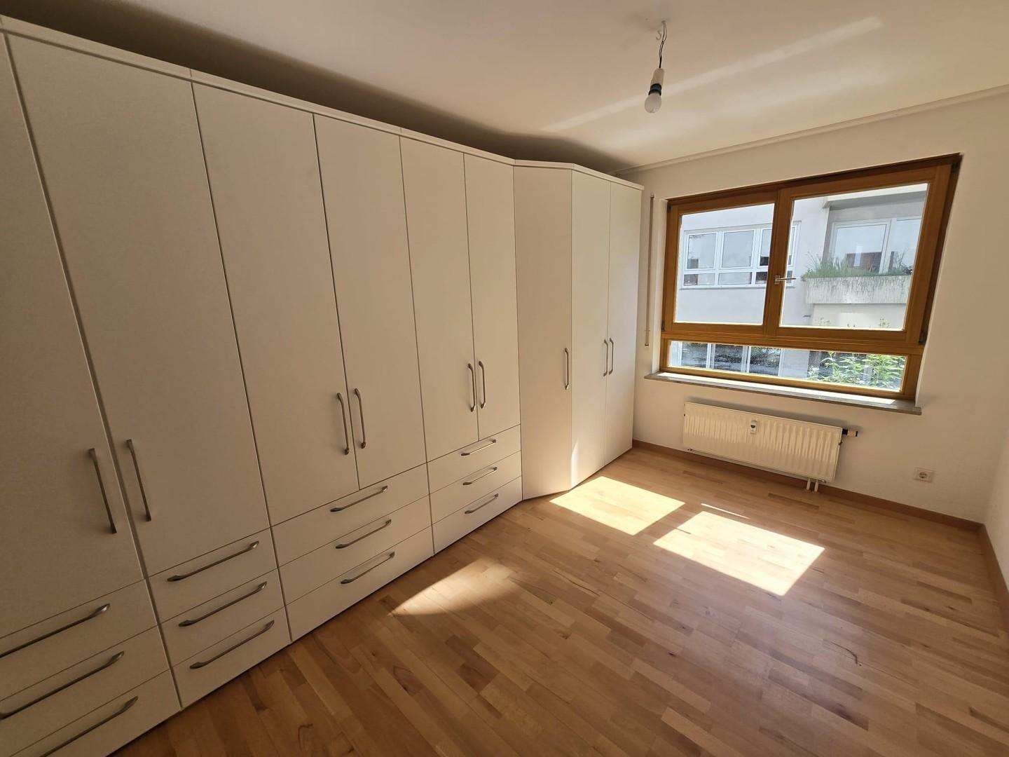 Büro mit Einbauschrank