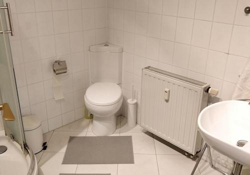 Duschbad (Einheit 8)