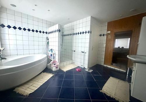 Badezimmer (OG)