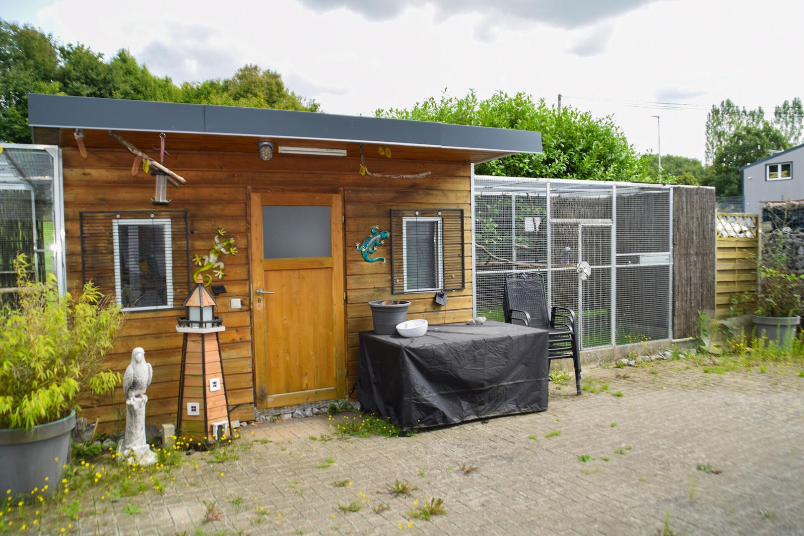 Gartenhaus mit Voliere