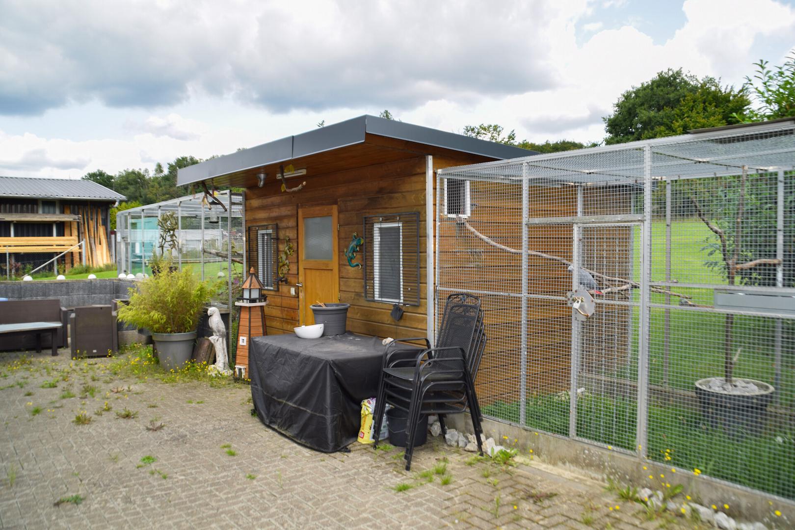 Gartenhaus mit Voliere