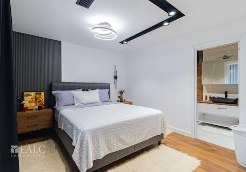 Hauptschlafzimmer mit Bad