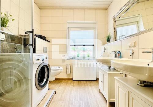 Haus 2 EG Badezimmer / Dusche