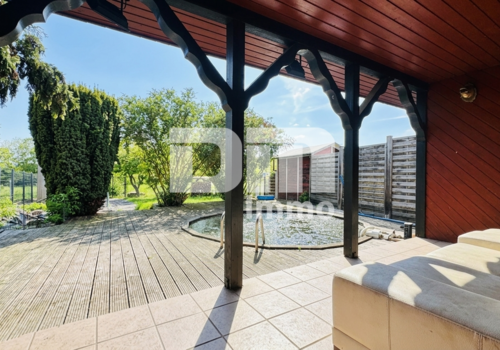 Gartenbereich / Teilüberdachte Terrasse / Pool