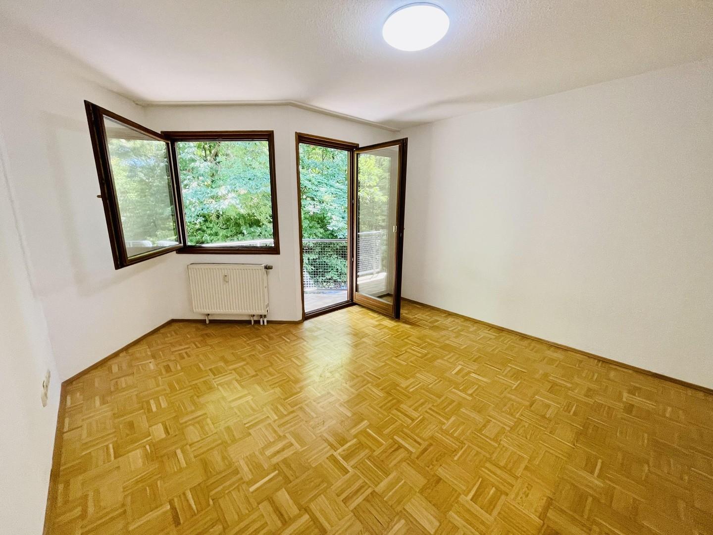 Zimmer mit Blick auf Balkon