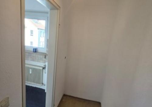 Küche mit integriertem Speisekammer