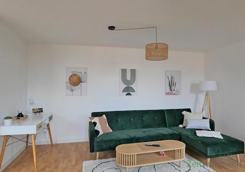 grünes XL-Sofa