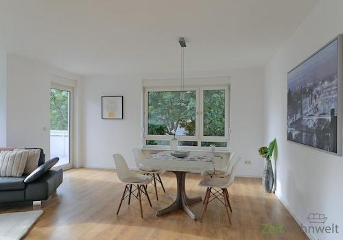 Esstisch im Wohnzimmer