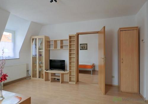 Schrankwand und TV