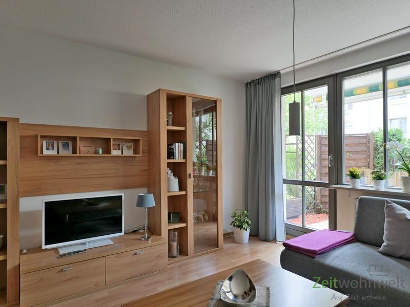 Schrankwand neben dem Terrassenausgang