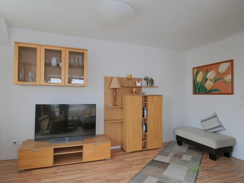 TV und Schrankwand