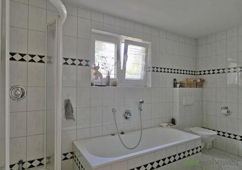 Dusche und Wanne