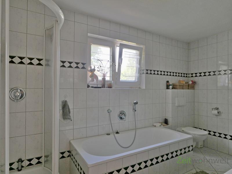 Dusche und Wanne
