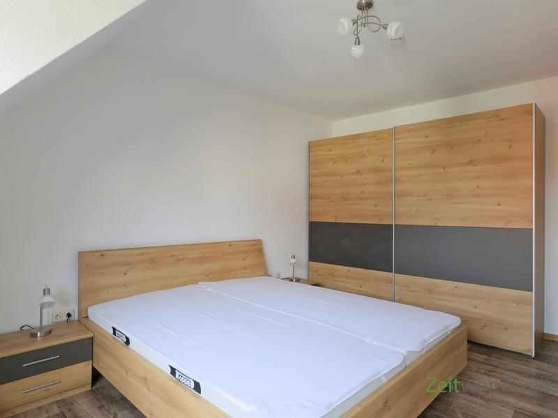 großer Kleiderschrank