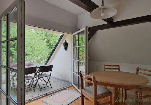 Esszimmer mit Balkonausgang