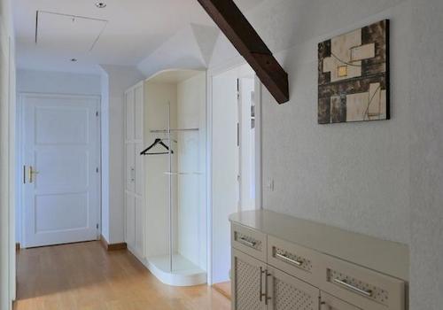 Wohnungsflur mit Garderobe