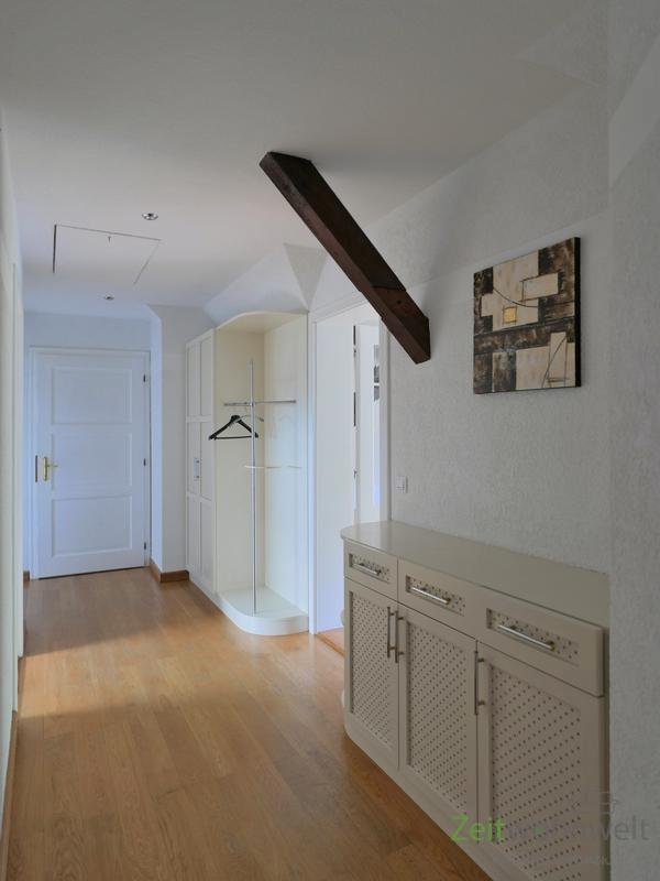 Wohnungsflur mit Garderobe