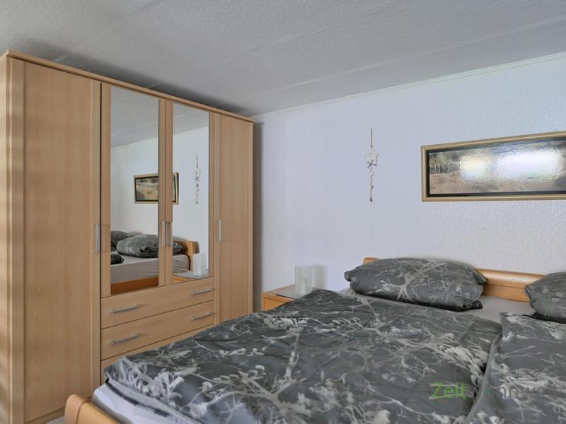 Kleiderschrank