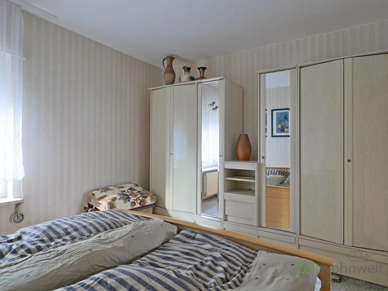 großer Schlafzimmerschrank