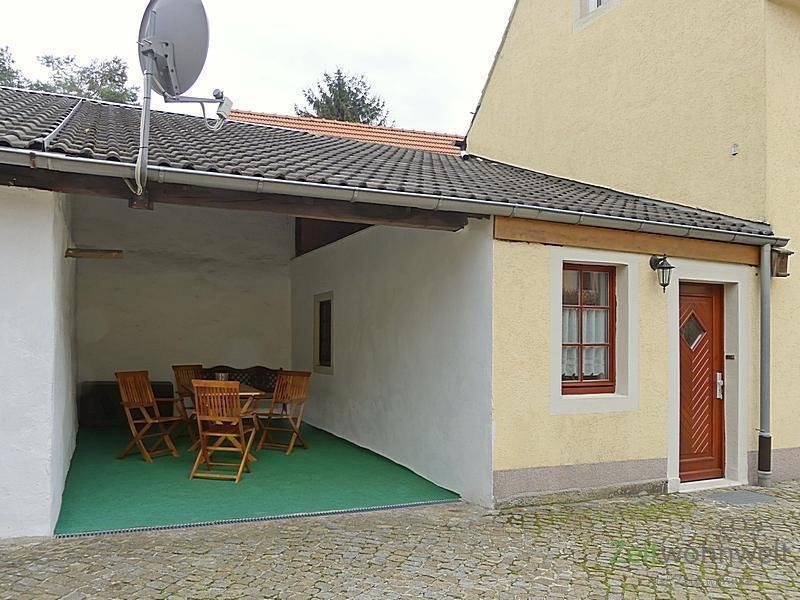 eigene überdachte Terrasse