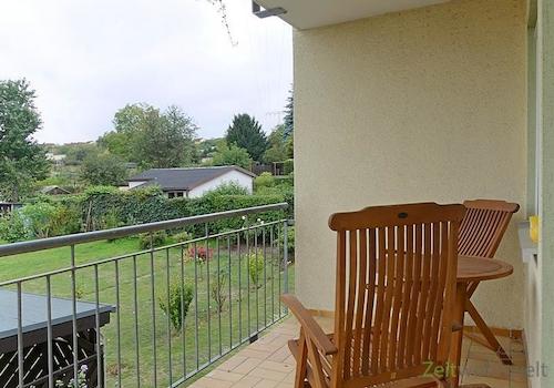 überdachter Balkon zum Garten