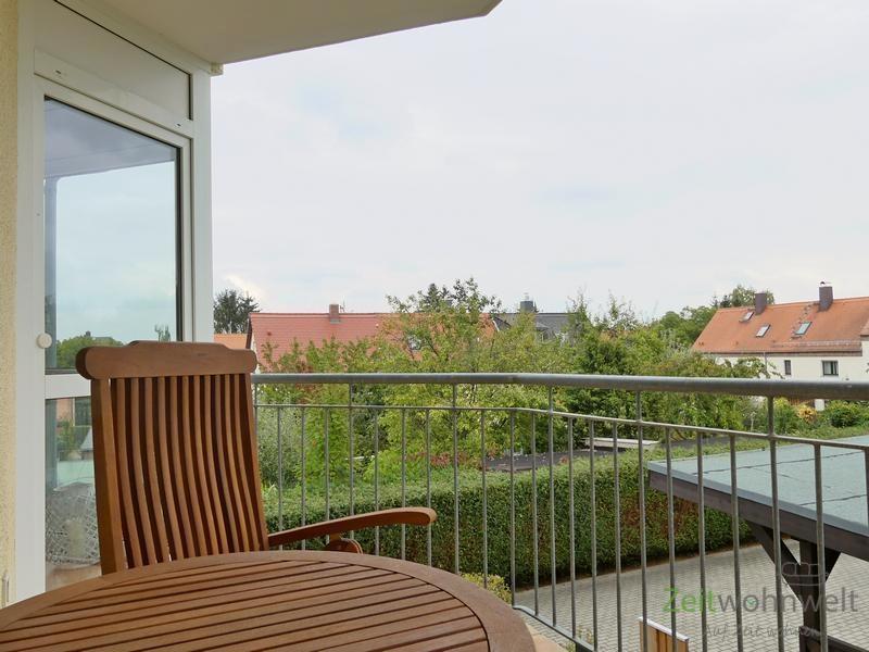 Balkonausblick zum Carport