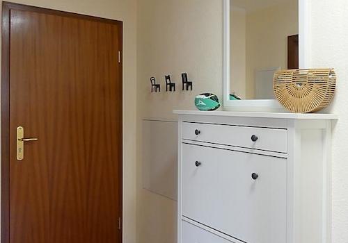 Wohnungsflur mit Garderobe