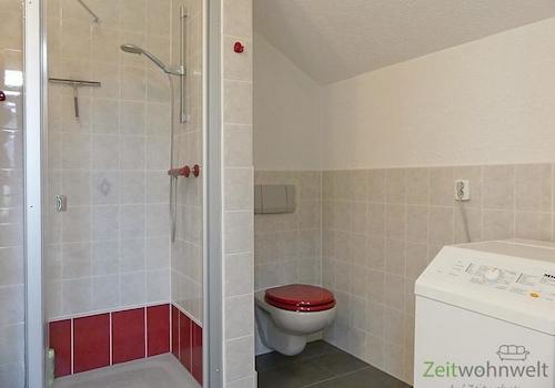 Dusche, WC und Waschmaschine
