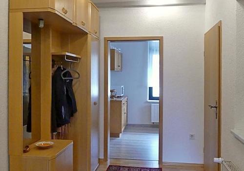 Wohnungsflur mit Garderobe