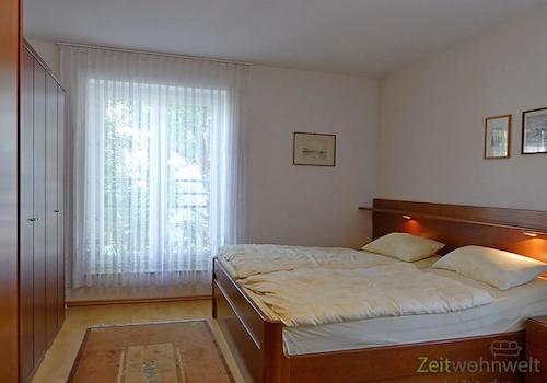 Schlafzimmer mit Doppelbett