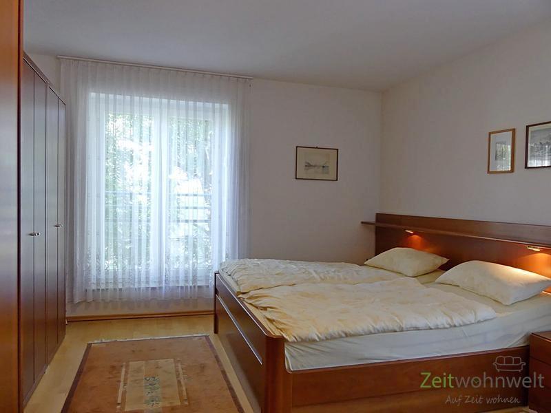 Schlafzimmer mit Doppelbett