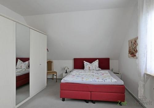 Doppelbett im Schlafzimmer