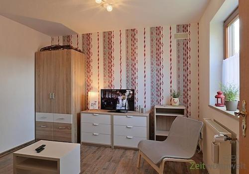 TV und Schrankwand