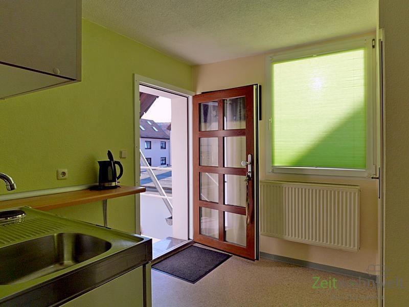 Eingang im grünen Sonnenlicht