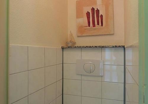 separates WC