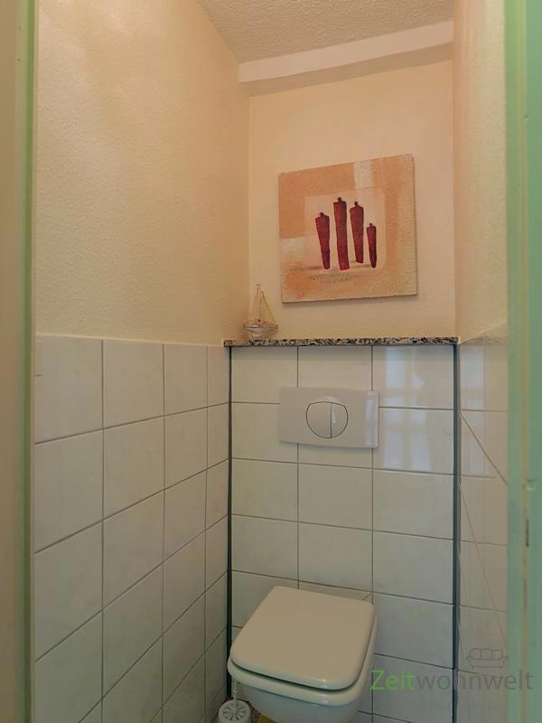 separates WC