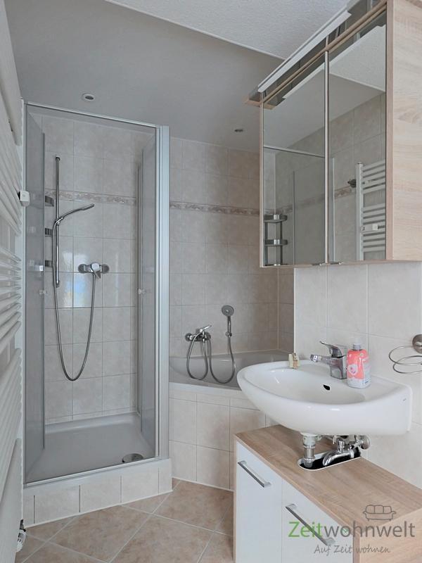 Dusche und Eckwanne