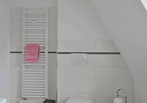 WC und Handtuchheizkörper
