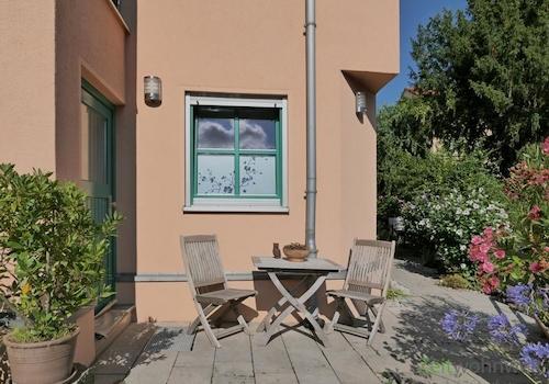 Wohnungseingang und Terrasse