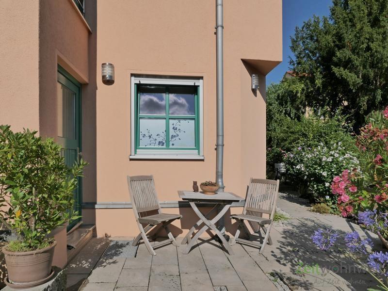 Wohnungseingang und Terrasse
