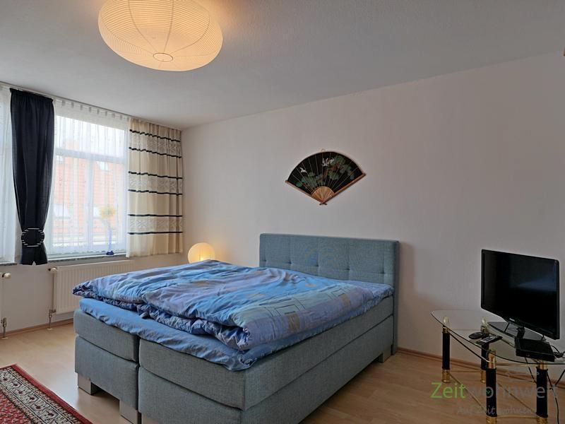 Doppelbett und TV