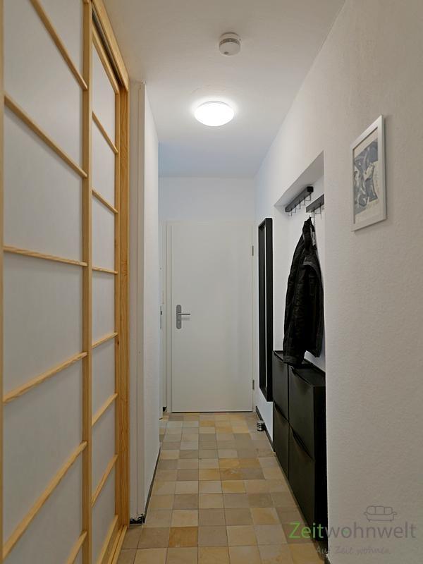 Wohnungsflur mit Garderobe