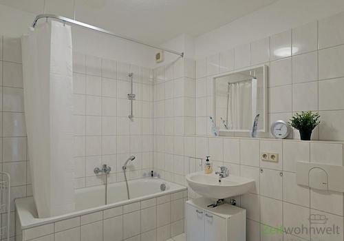 Bad mit Wanne