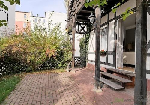 eigener kleiner Garten mit Terrasse