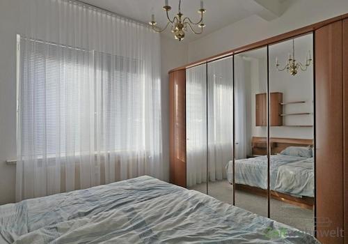 großer Kleiderschrank