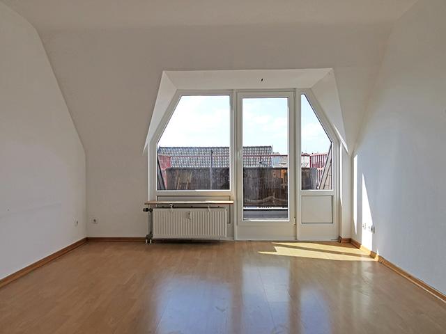 Wohnzimmer mit Balkon