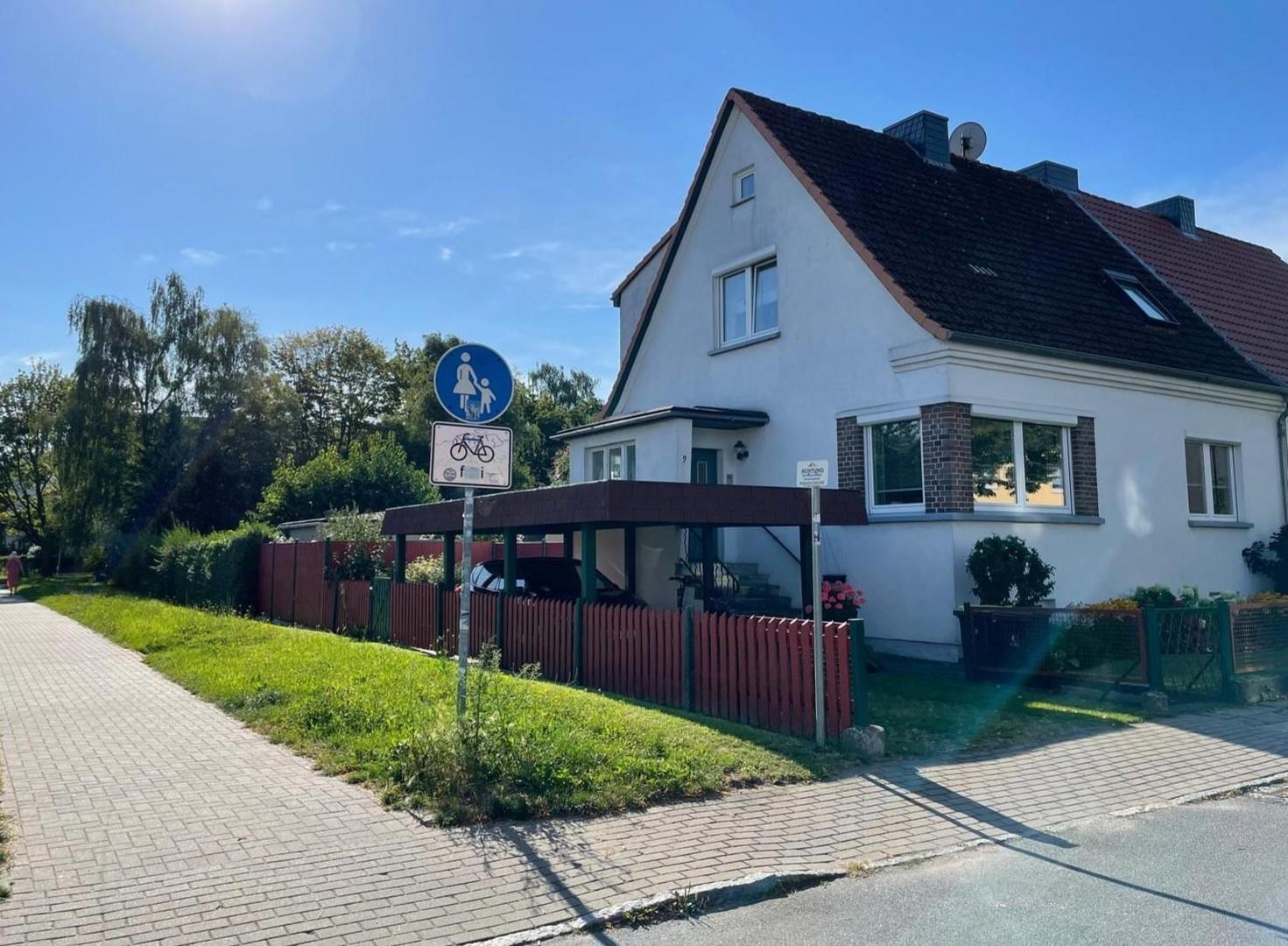 Ansicht West Straßenseite